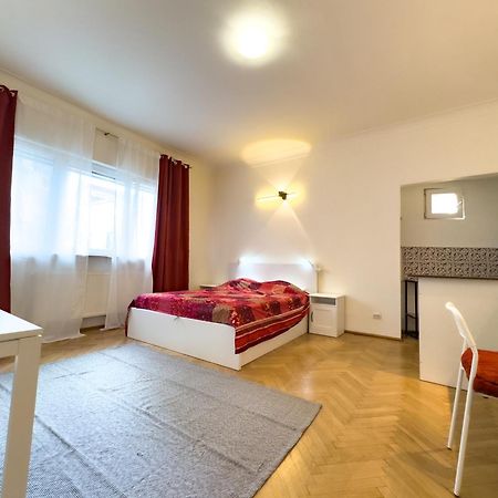 Central Retreat Apartments Bukarest Kültér fotó